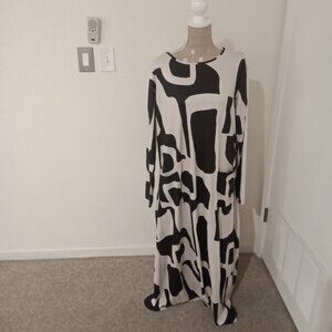 NWOT Black & White Abstract Print T-Shirt Dress With Pockets